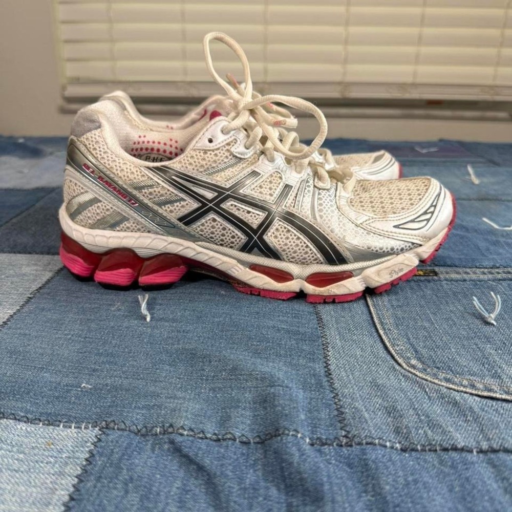 ASICS Gel Kayano white pink trainers - Picture 2 of 8